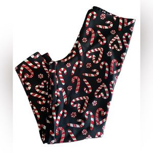 NO BO no boundaries black candy cane leggings with fleece interior. NWOT